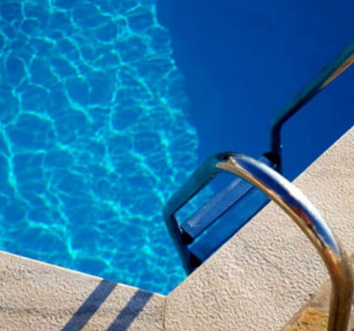 Bimbo Morto Piscina