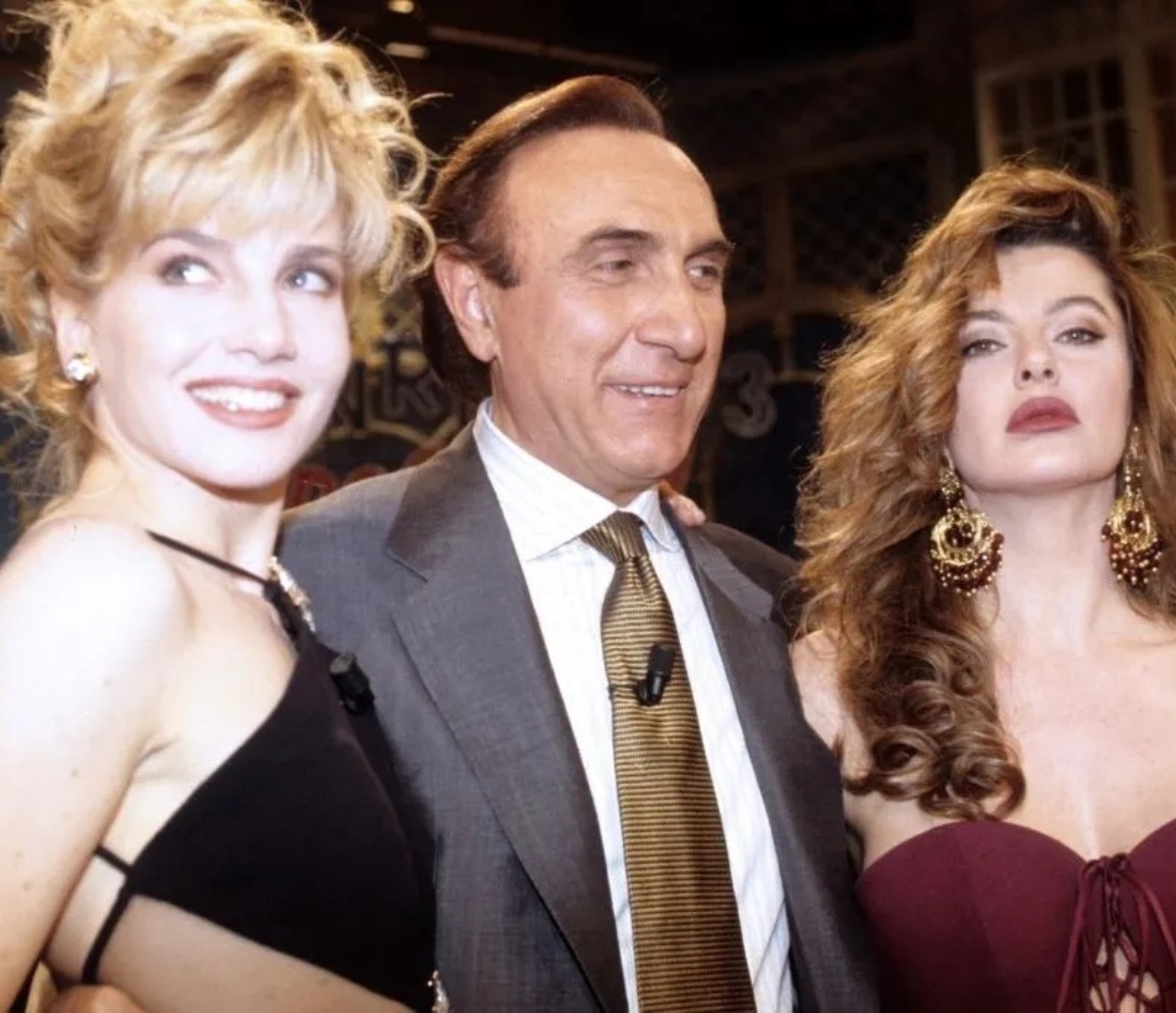 alba parietti contro lorella cuccarini gesto ipocrita