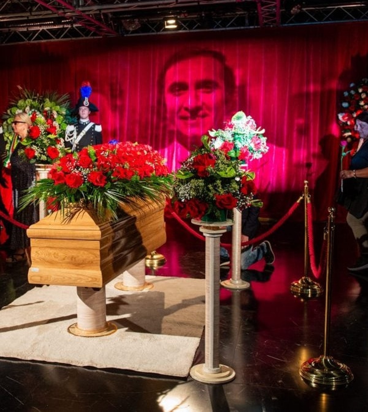 pippo baudo sanremo statua camerino intitolato
