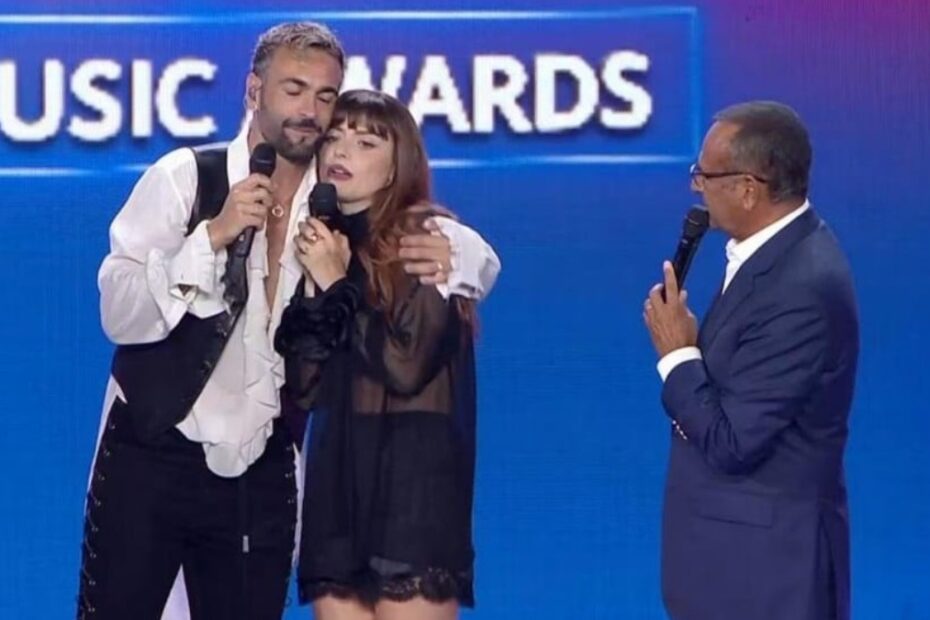 carlo conti spiazza mengoni e annalisa video