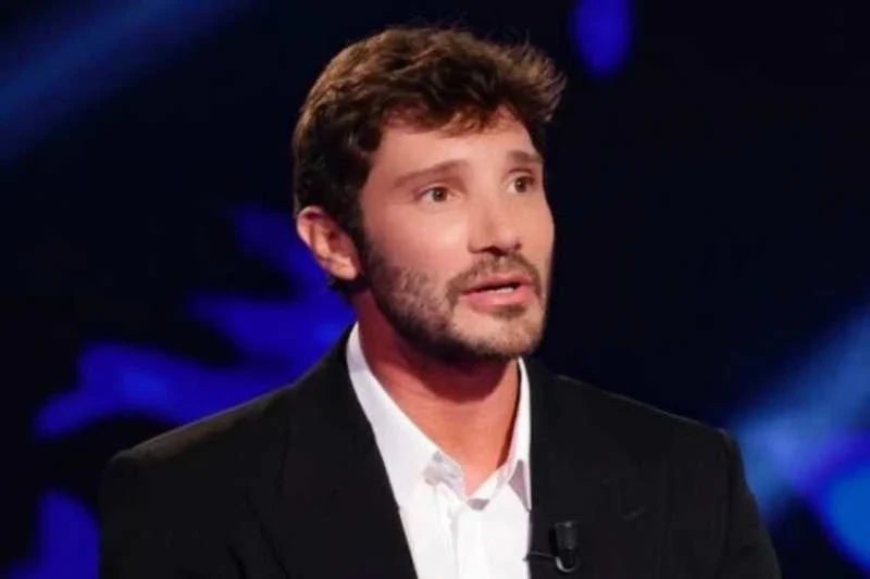 Stefano De Martino durante una registrazione Rai