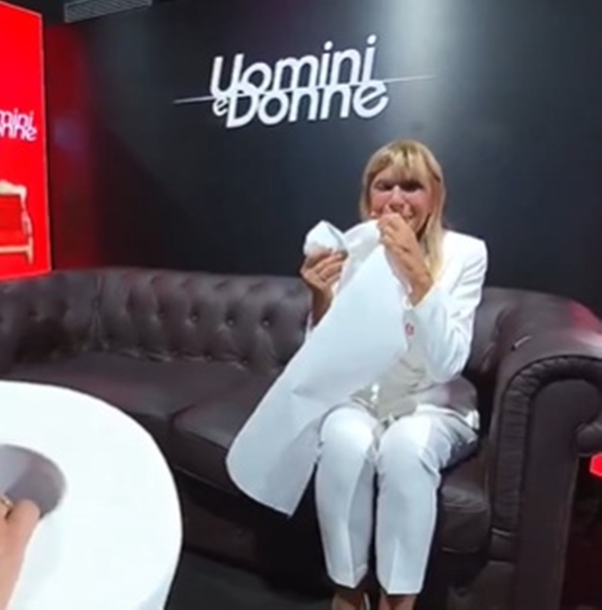 ued gemma galgani piange gesto tina video