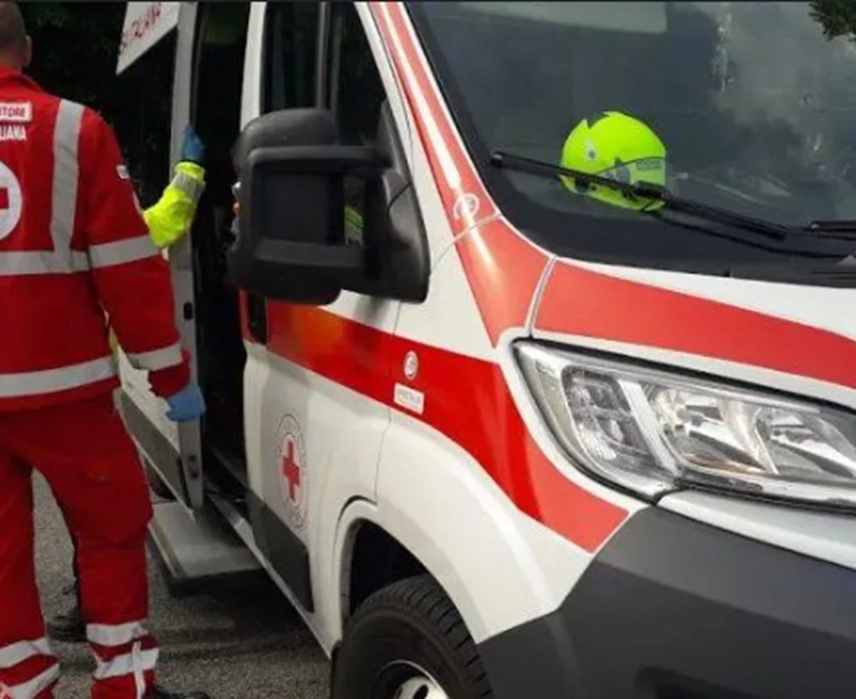 Ambulanza davanti all