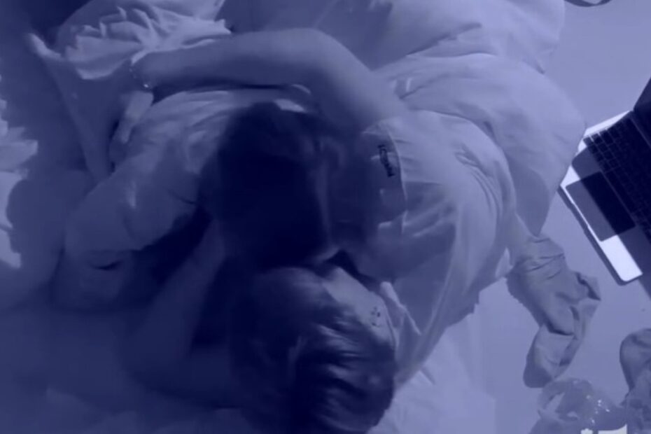 amici flavia plasma bacio