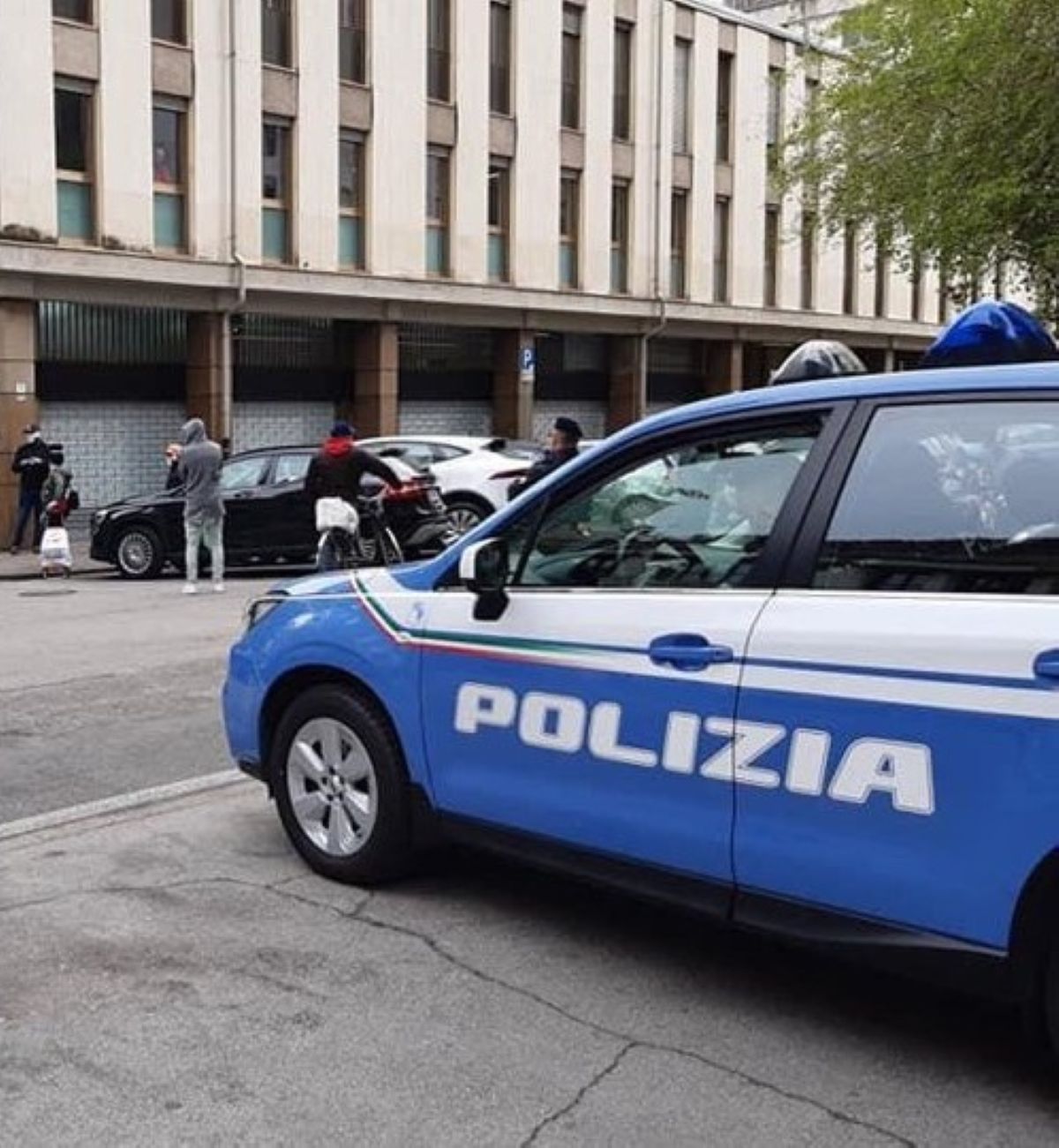 tenta rapire bimba dopo pugno padre