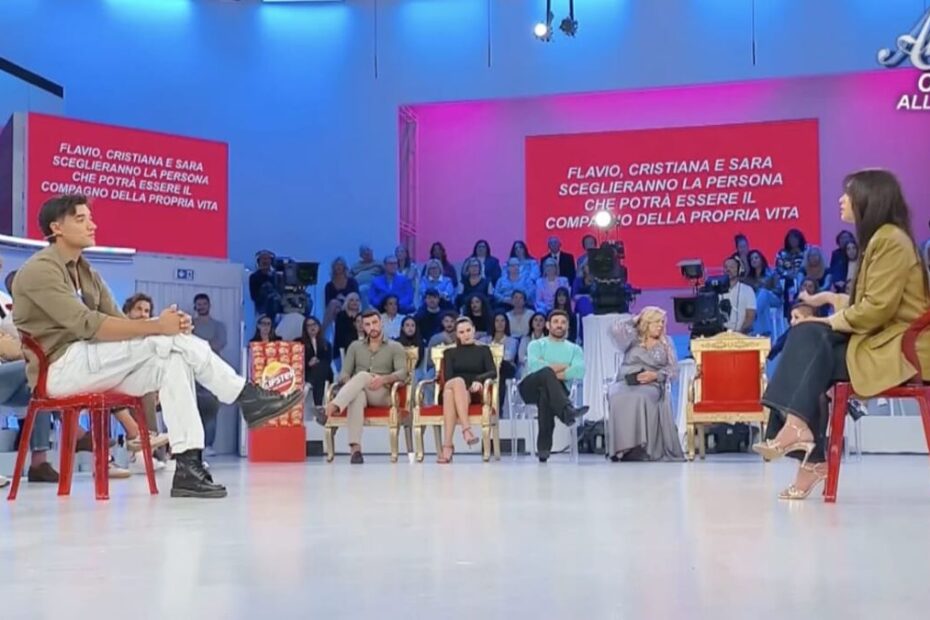 ued troniste lite bambina viziata