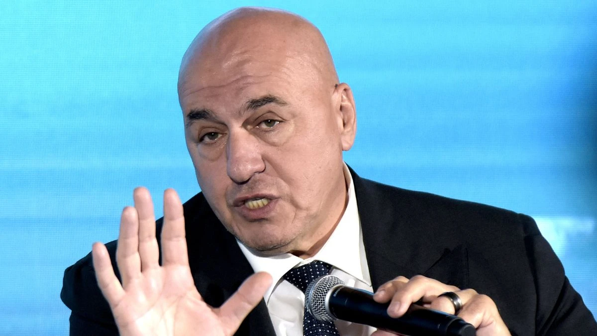 Il ministro della Difesa Guido Crosetto in visita al contingente italiano a Novo Selo in Bulgaria