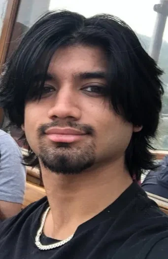 Foto di Aryan Sharma diffusa dalla polizia durante le ricerche