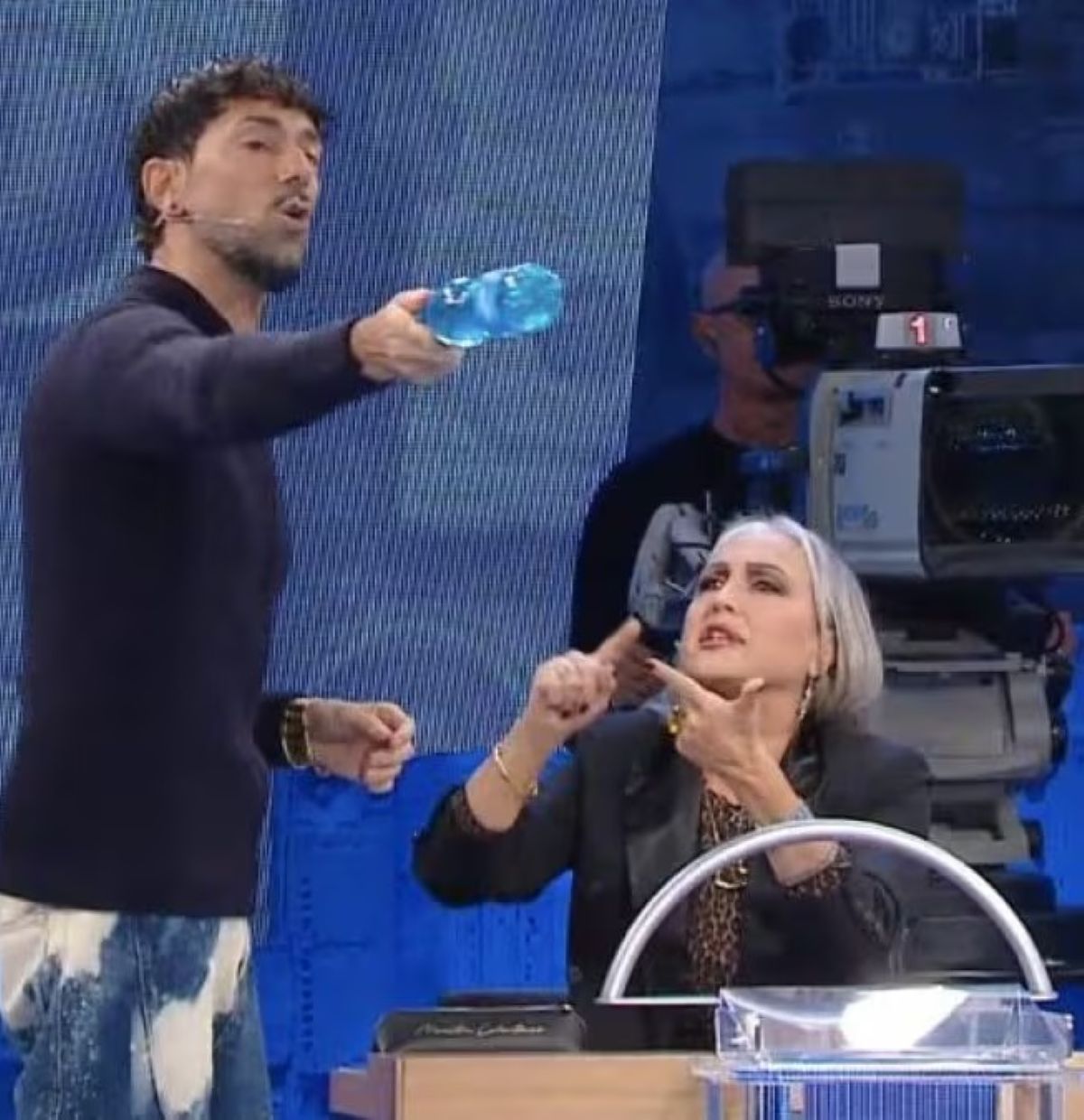 stop ued amici allunga io sono farah