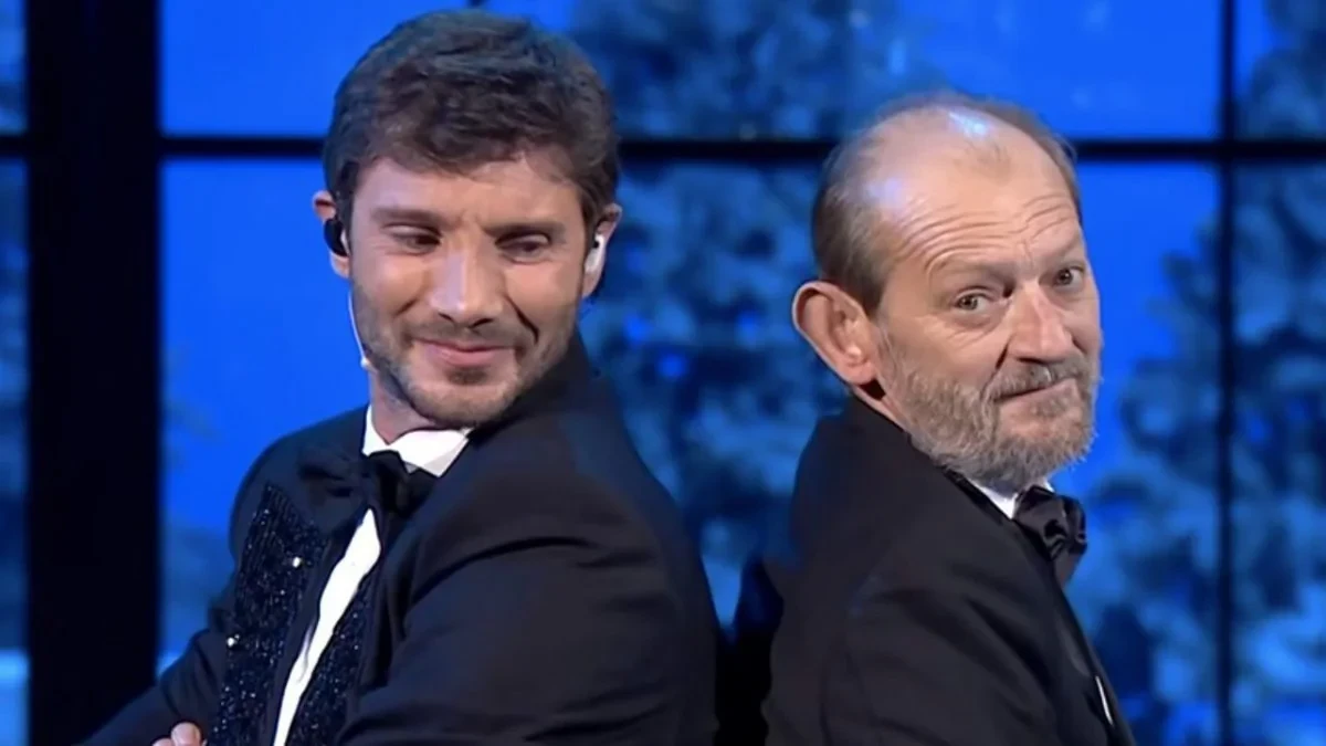 Immagine di repertorio di Stefano De Martino con espressione commossa