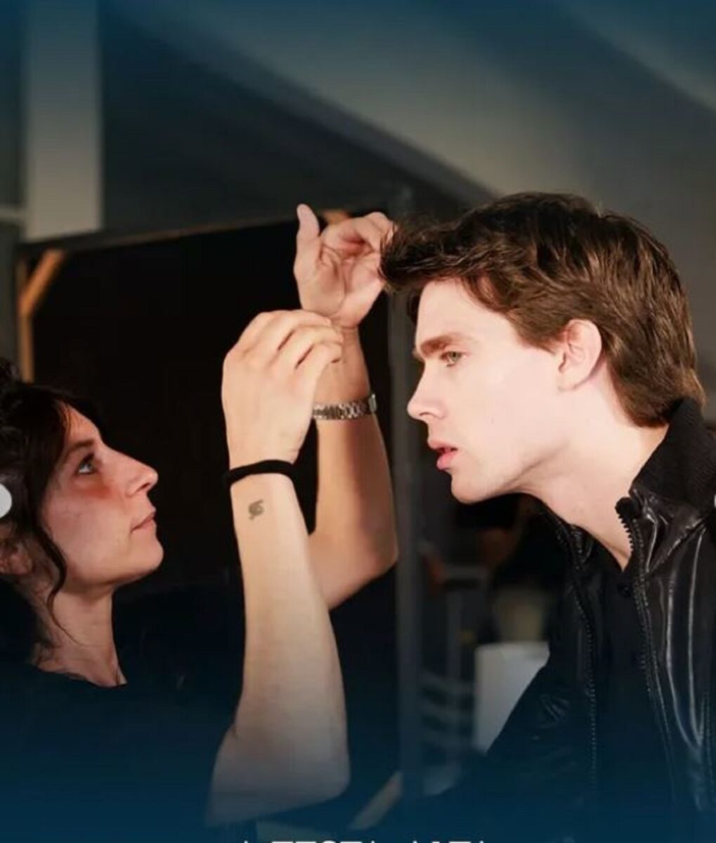 Andrea Pittorino nel backstage di A testa alta (Foto Instagram @fiction_mediaset)