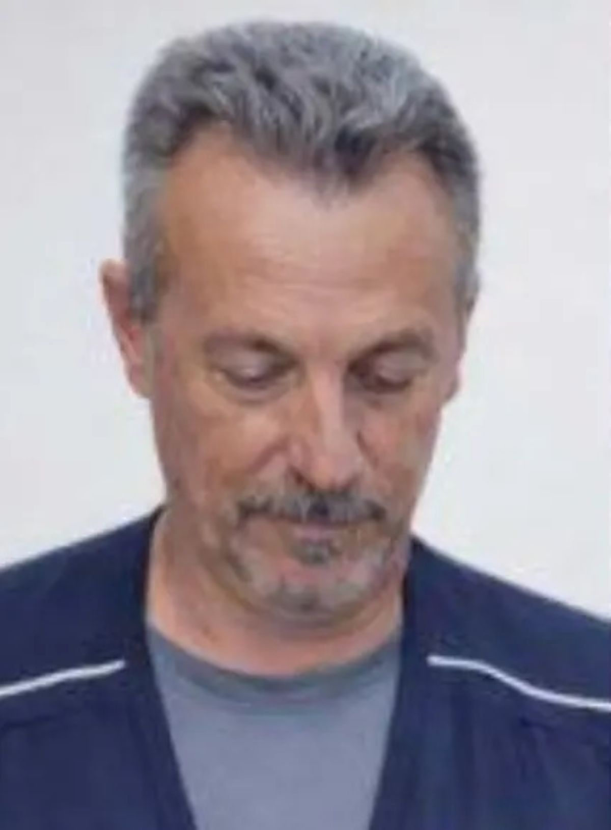carlomagno scoperta parrucca dopo tragedia