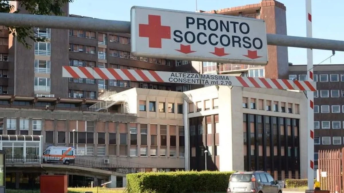 Indagini della polizia a Brescia: pattuglie e nastro di sicurezza