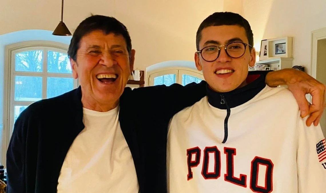 Gianni Morandi in un momento di emozione legato a Sanremo 2026
