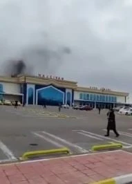 Aeroporto internazionale di Nakhchivan: area terminal e pista dopo l'attacco con droni