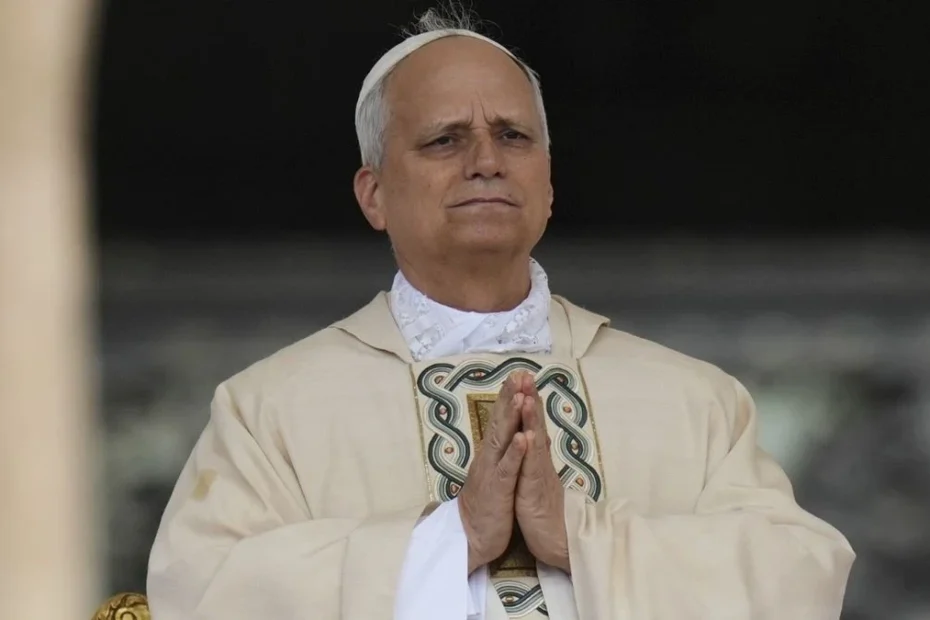 Papa Leone XIV ritratto durante un evento ufficiale in Vaticano