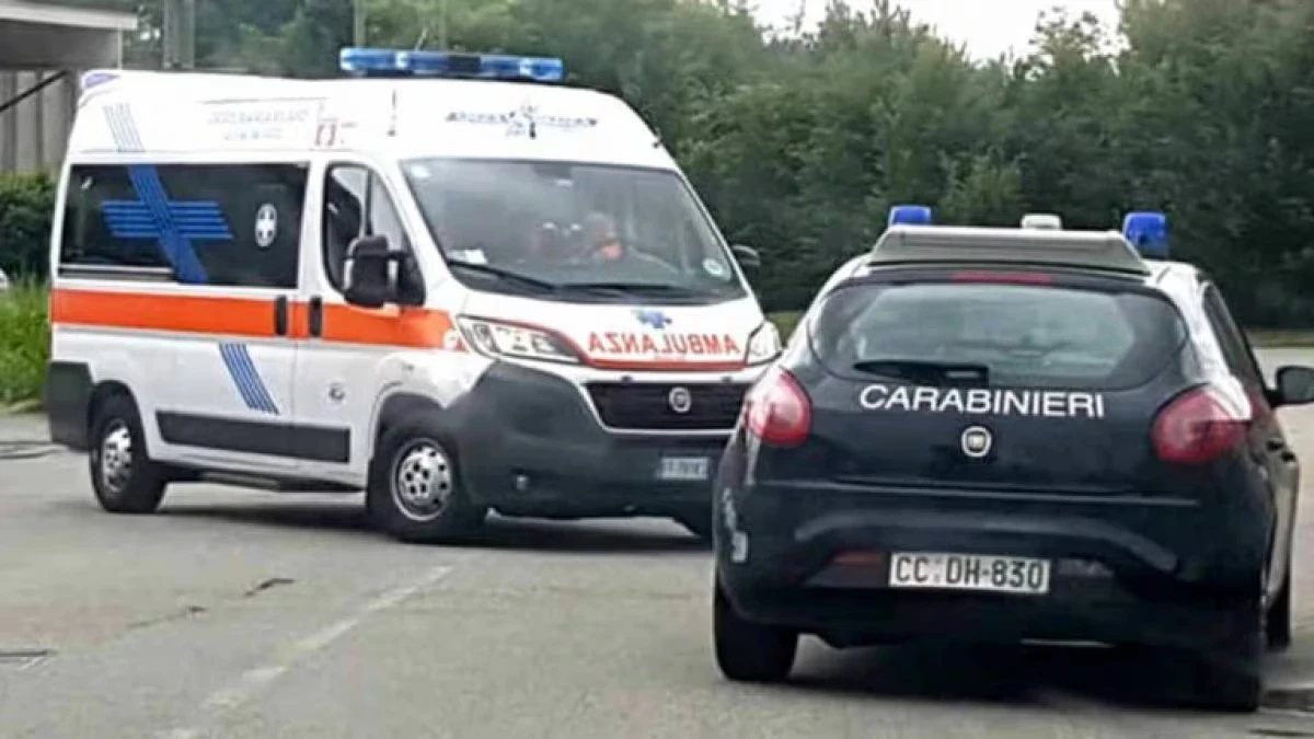 Carabinieri e ambulanza intervenuti dopo un grave episodio, immagine di repertorio