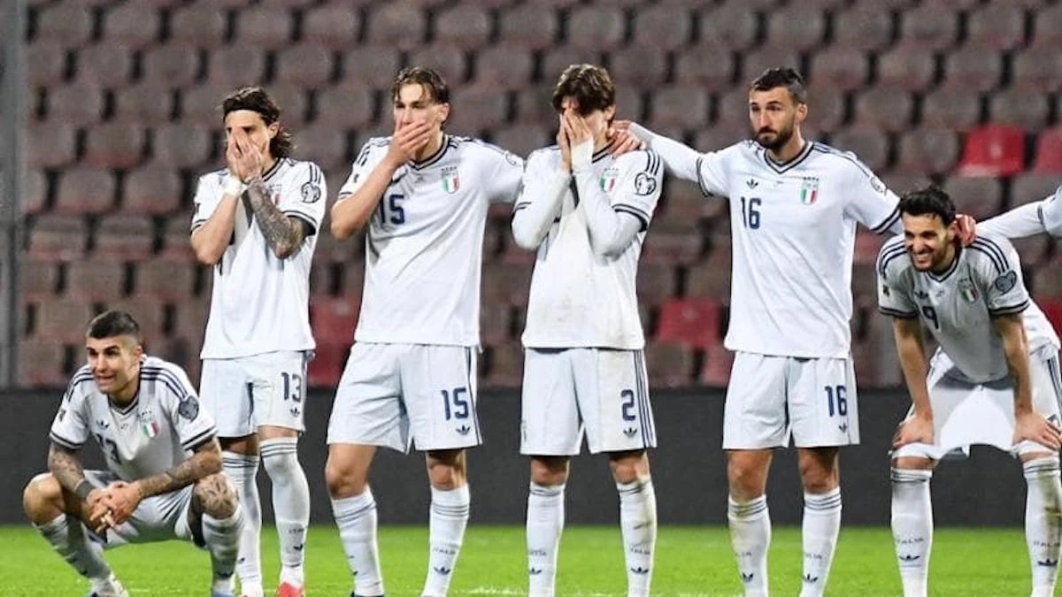 Formazione dell’Italia schierata in campo prima del fischio d’inizio