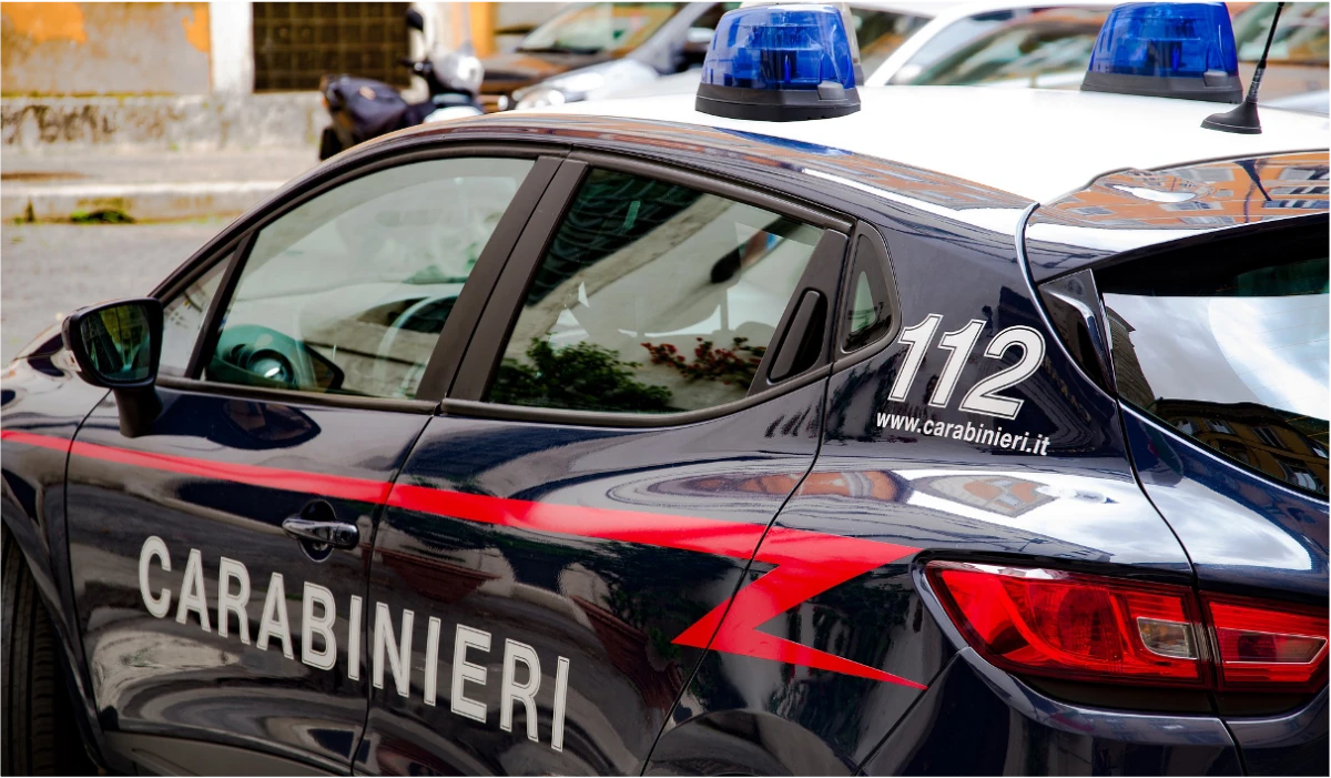Carabinieri durante attività investigative