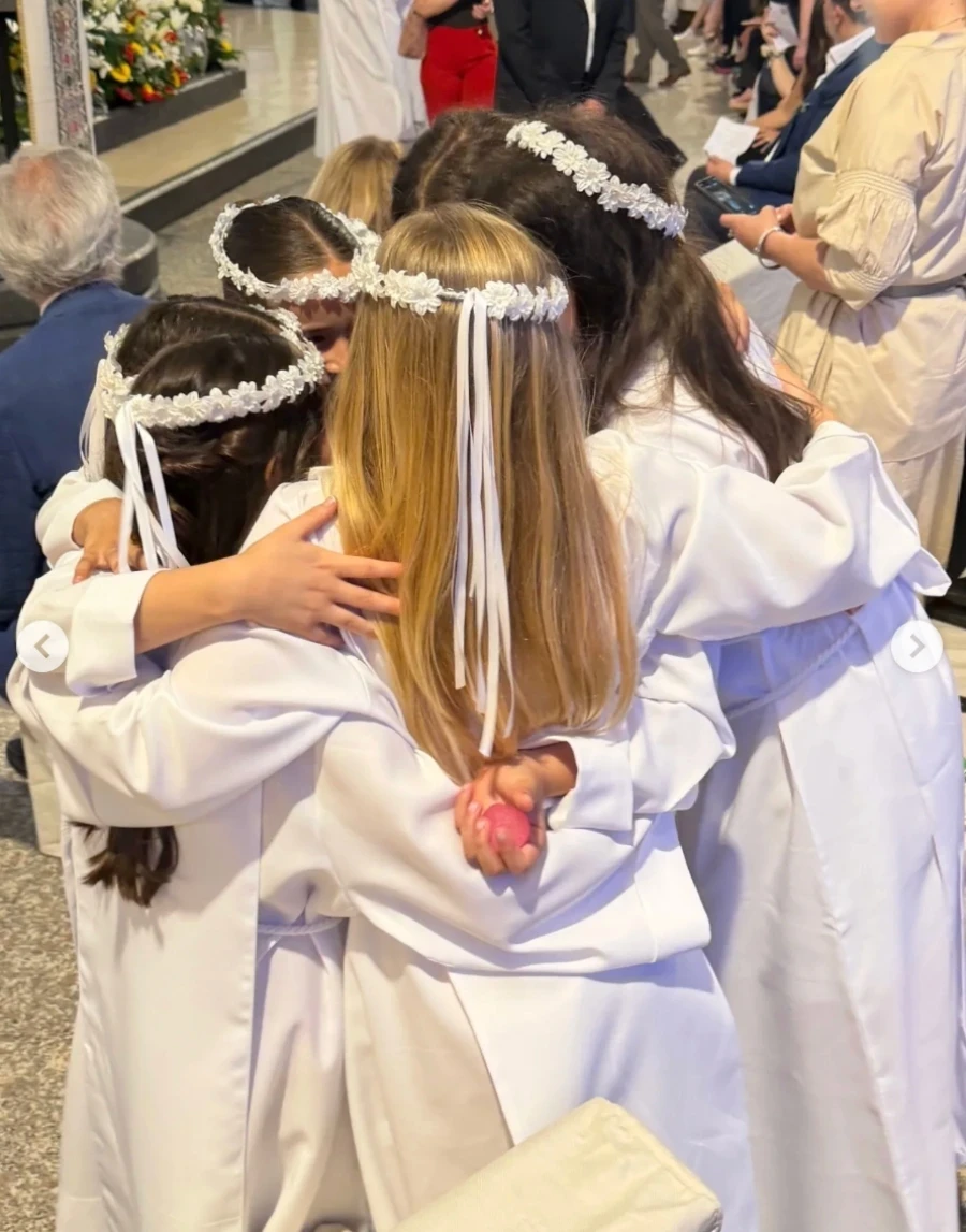 Dettagli della festa di comunione: decorazioni e mise en place condivise sui social