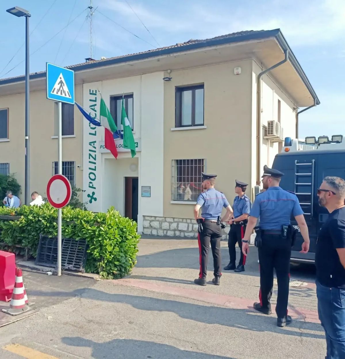 agente si toglie vita caserma