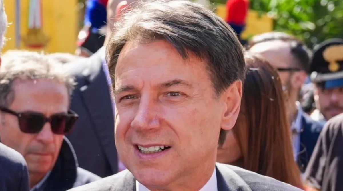 Giuseppe Conte dopo l’operazione: l’immagine condivisa e il racconto dei giorni difficili
