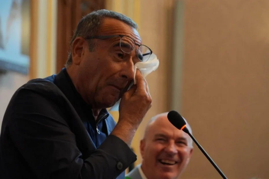 Carlo Conti durante una cerimonia istituzionale a Livorno