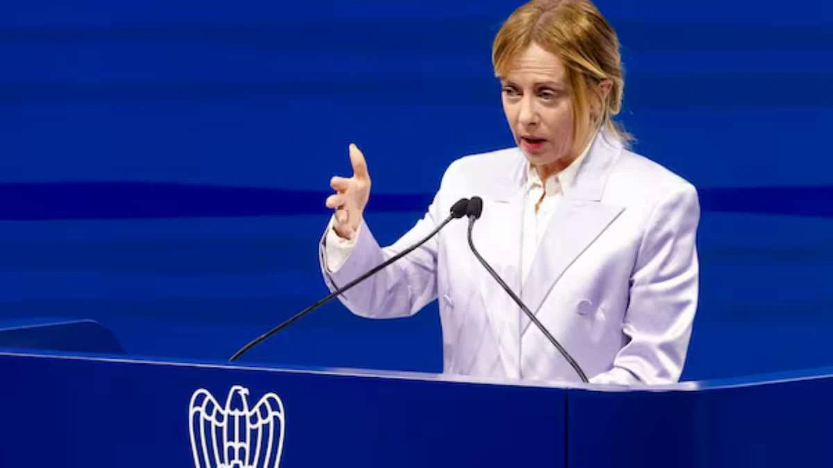 Giorgia Meloni durante un incontro istituzionale