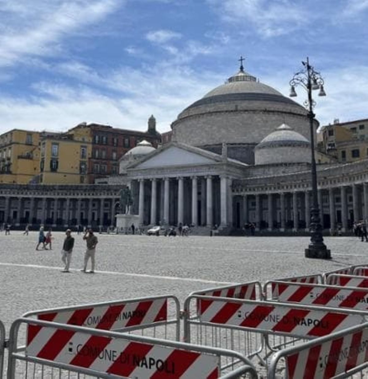papa leone napoli scuole chiuse