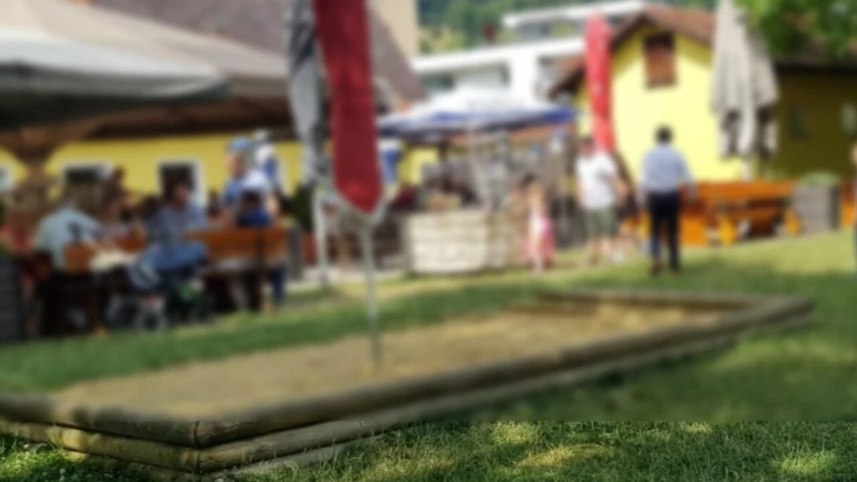 Intervento di emergenza e zona isolata dopo la sparatoria nel quartiere Urfahr a Linz