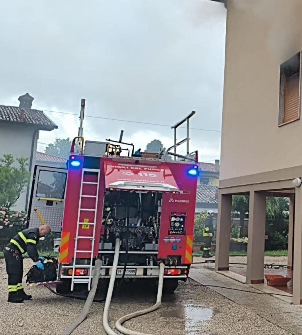 uomo si dà fuoco dopo lite moglie