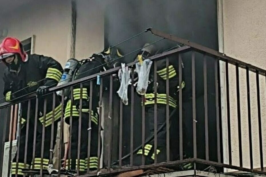 uomo si dà fuoco dopo lite moglie