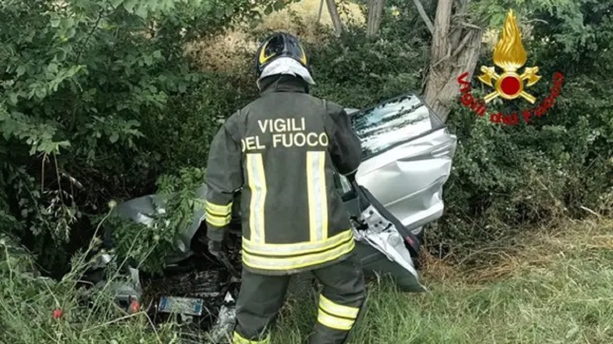 incidente stradale con una vittima coinvolta anche una bimba di 6 anni da Caffeinamagazine.it incidente stradale con una vittima coinvolta anche una bimba di 6 anni