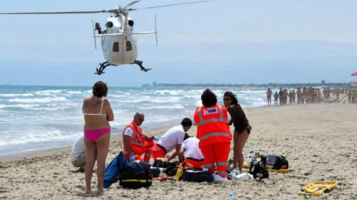tragedia in spiaggia bambina muore le urla disperate dei genitori da Caffeinamagazine.it tragedia in spiaggia bambina muore le urla disperate dei genitori