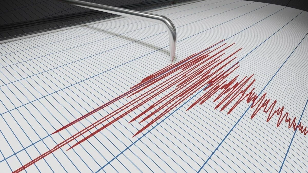 Sismografo che registra le scosse di terremoto durante la notte