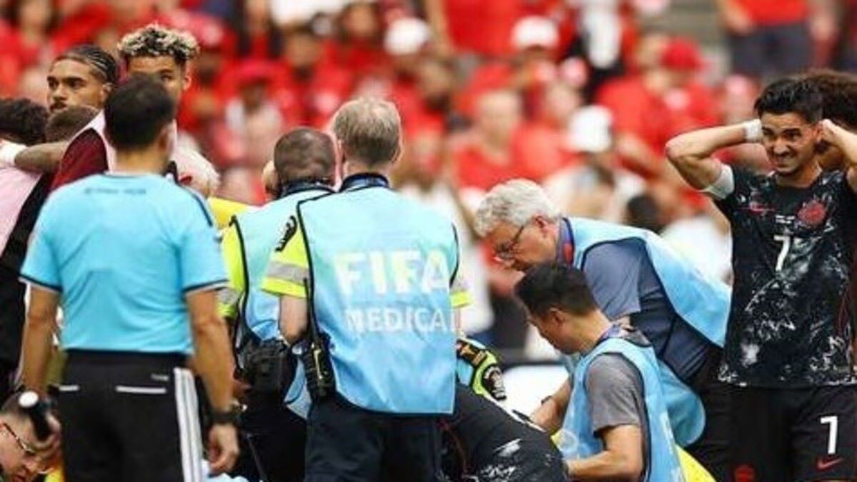 la partita del mondiale si ferma lacrime e urla in campo lo stop davanti a milioni di spettatori da Caffeinamagazine.it la partita del mondiale si ferma lacrime e urla in campo lo stop davanti a milioni di spettatori
