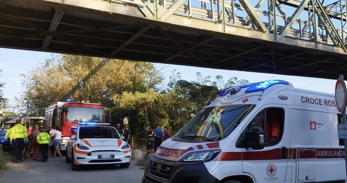 tragedia sulla strada auto con 9 giovani finisce nel canale ci sono morti da Caffeinamagazine.it tragedia sulla strada auto con 9 giovani finisce nel canale ci sono morti