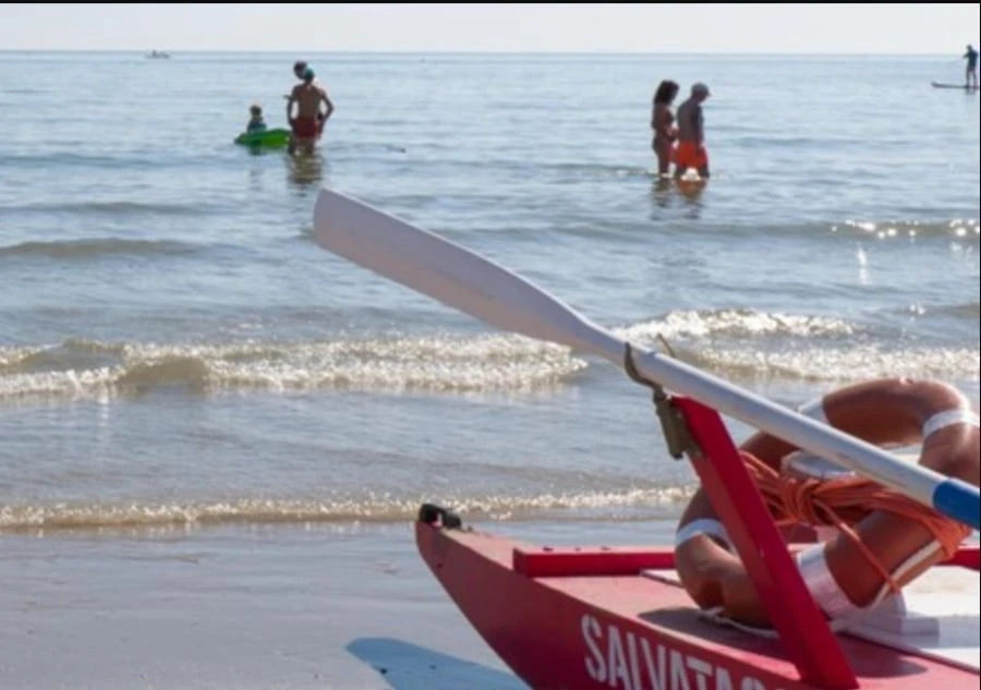 Soccorsi e Guardia Costiera intervenuti sulla spiaggia di Lido di Fermo
