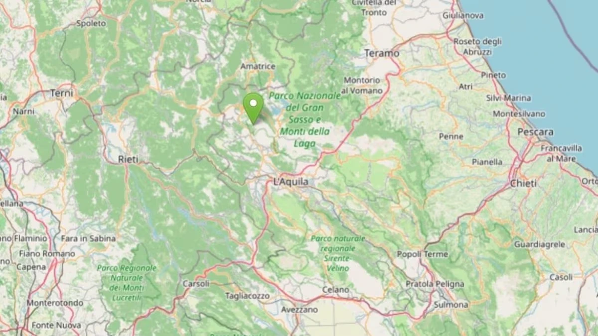 Mappa e area epicentro del terremoto vicino L'Aquila