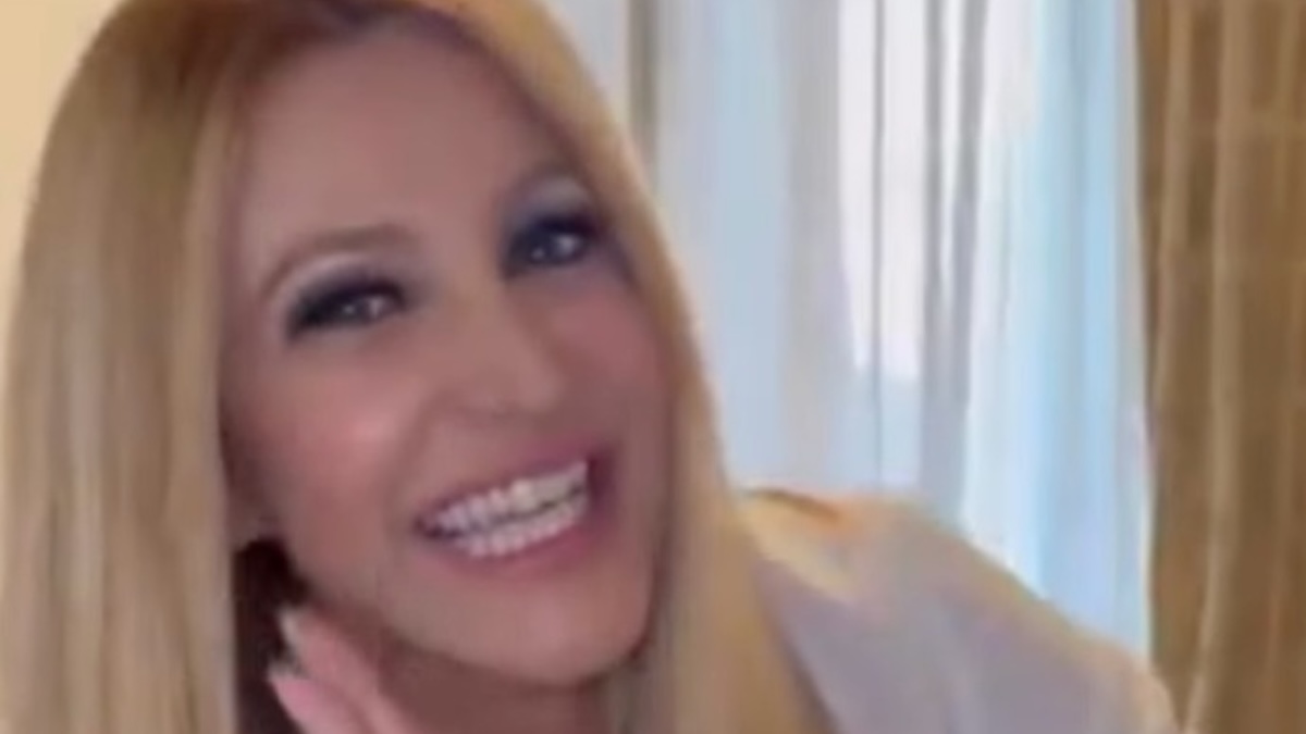 torniamo tutti nella casa adriana volpe bomba mai successo al gf l8217annuncio da Caffeinamagazine.it torniamo tutti nella casa adriana volpe bomba mai successo al gf l8217annuncio