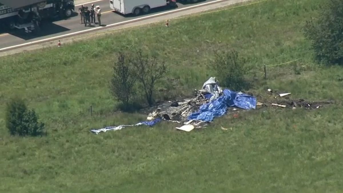 aereo precipita e si schianta al suolo subito dopo il decollo 232 una strage da Caffeinamagazine.it aereo precipita e si schianta al suolo subito dopo il decollo 232 una strage