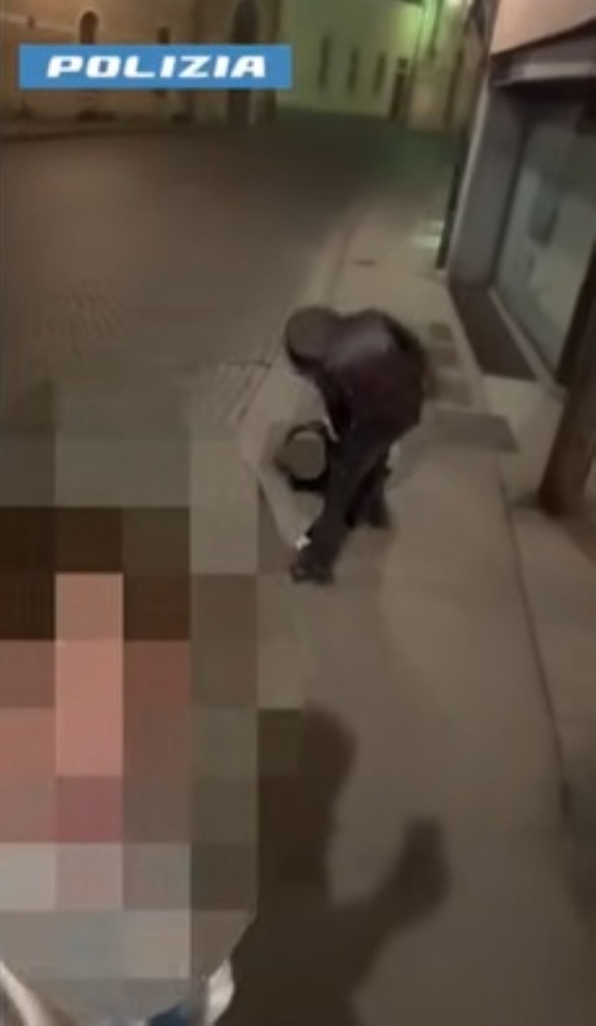 assessore si dimette figlio coinvolto pestaggio