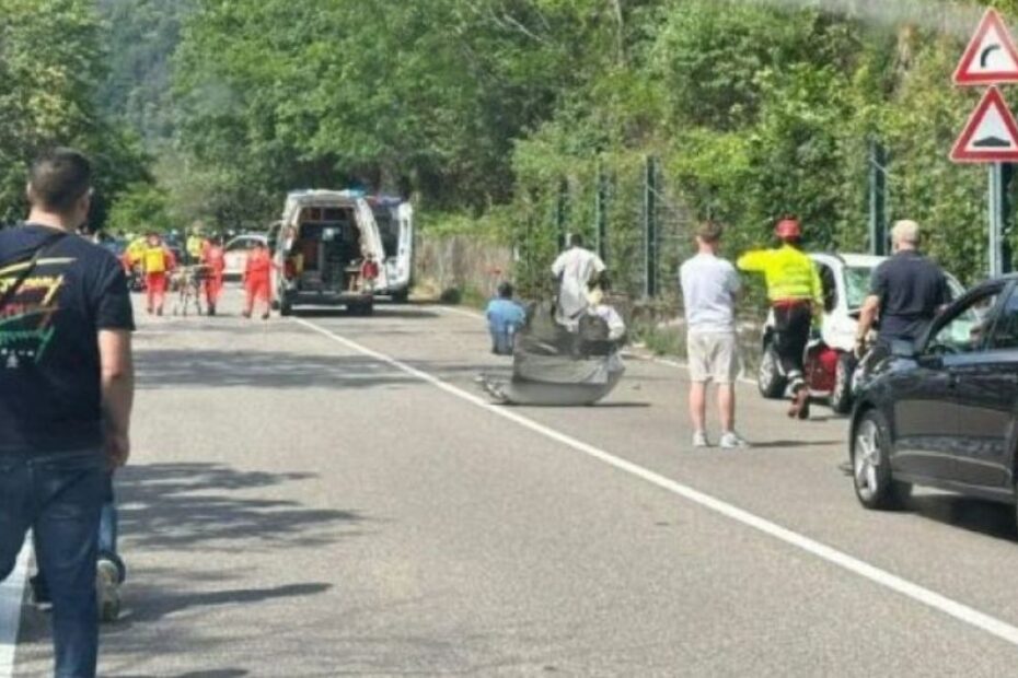 auto travolge ragazzi morta 17enne