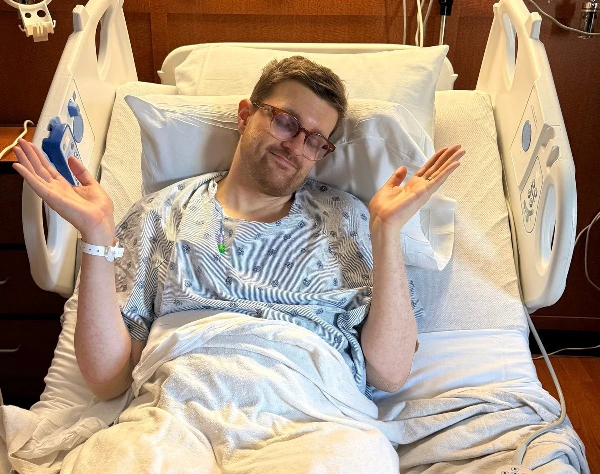 Foto di Alex Cimo durante il periodo della malattia condivisa online