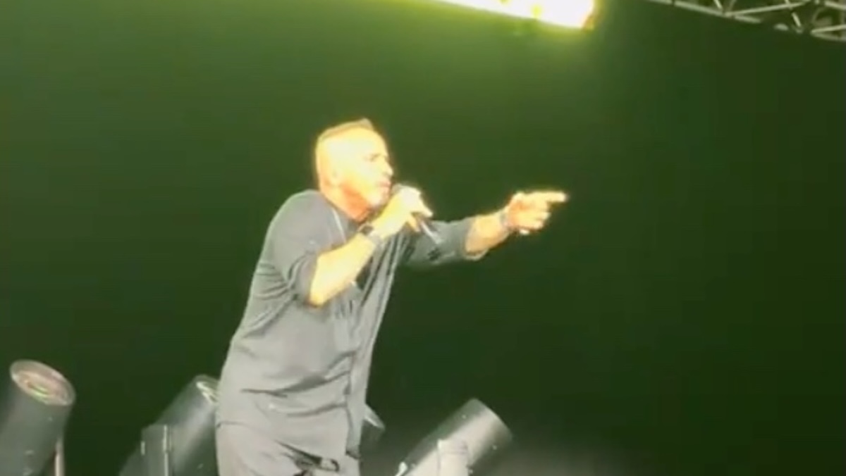 eros ramazzotti ferma il concerto ed esplode pubblico incredulo ti inci vieni qui da Caffeinamagazine.it eros ramazzotti ferma il concerto ed esplode pubblico incredulo ti inci vieni qui