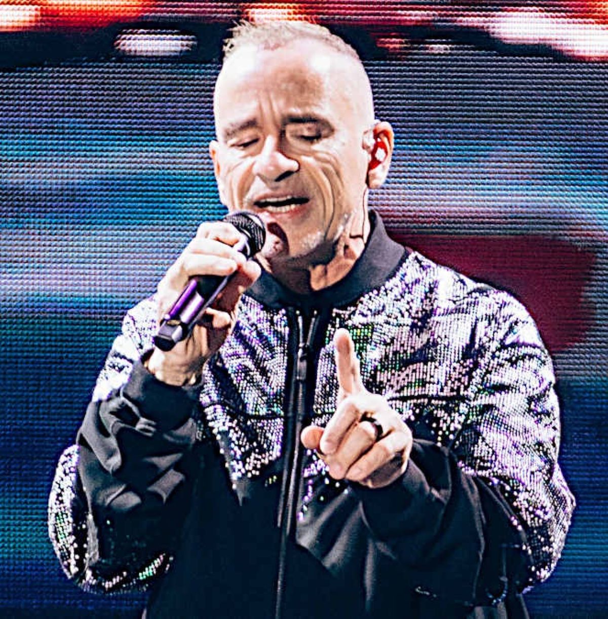 eros ramazzotti devo operarmi