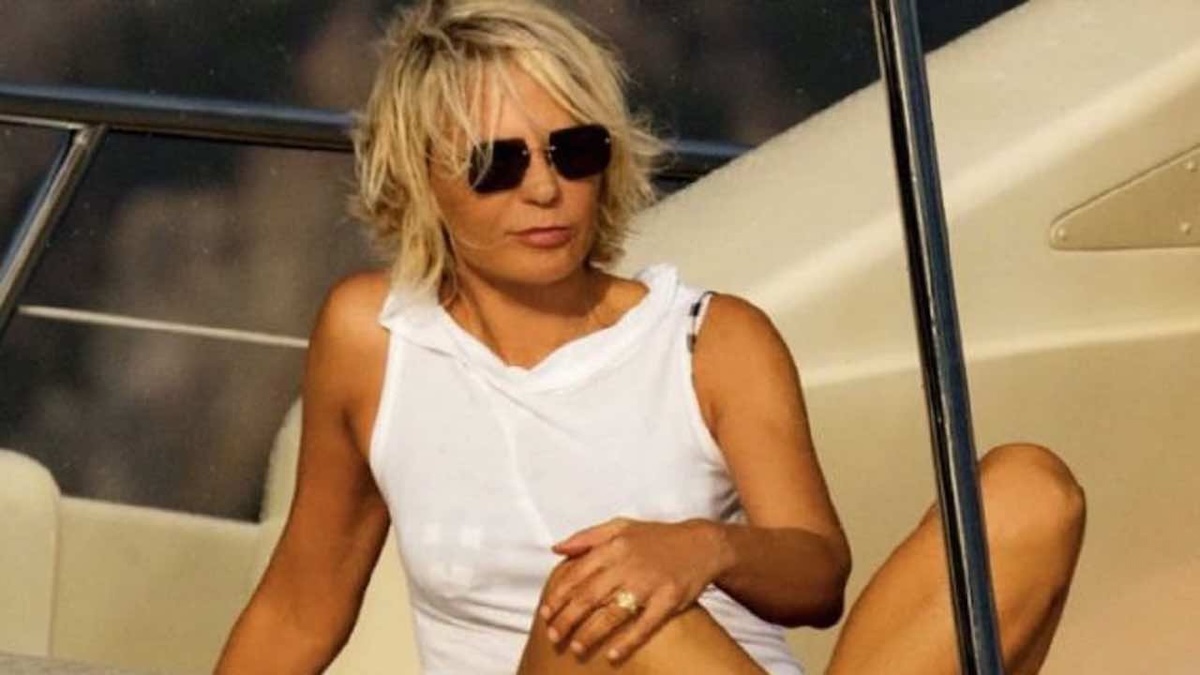 solo loro due maria de filippi a ibiza vacanza intensa e in coppia da Caffeinamagazine.it solo loro due maria de filippi a ibiza vacanza intensa e in coppia