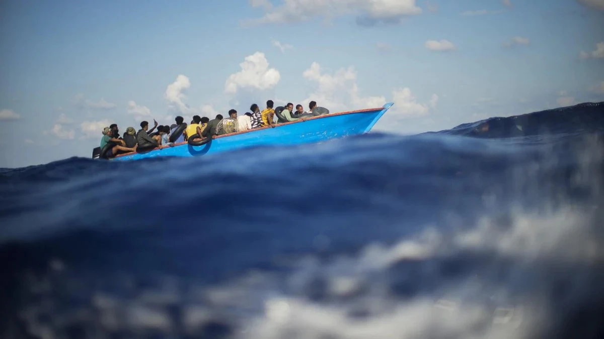 Migranti in mare, soccorsi e dibattito sui rimpatri