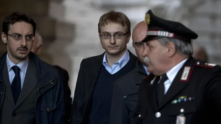 garlasco alberto stasi libero il gesto prima di uscire dal carcere da Caffeinamagazine.it garlasco alberto stasi libero il gesto prima di uscire dal carcere