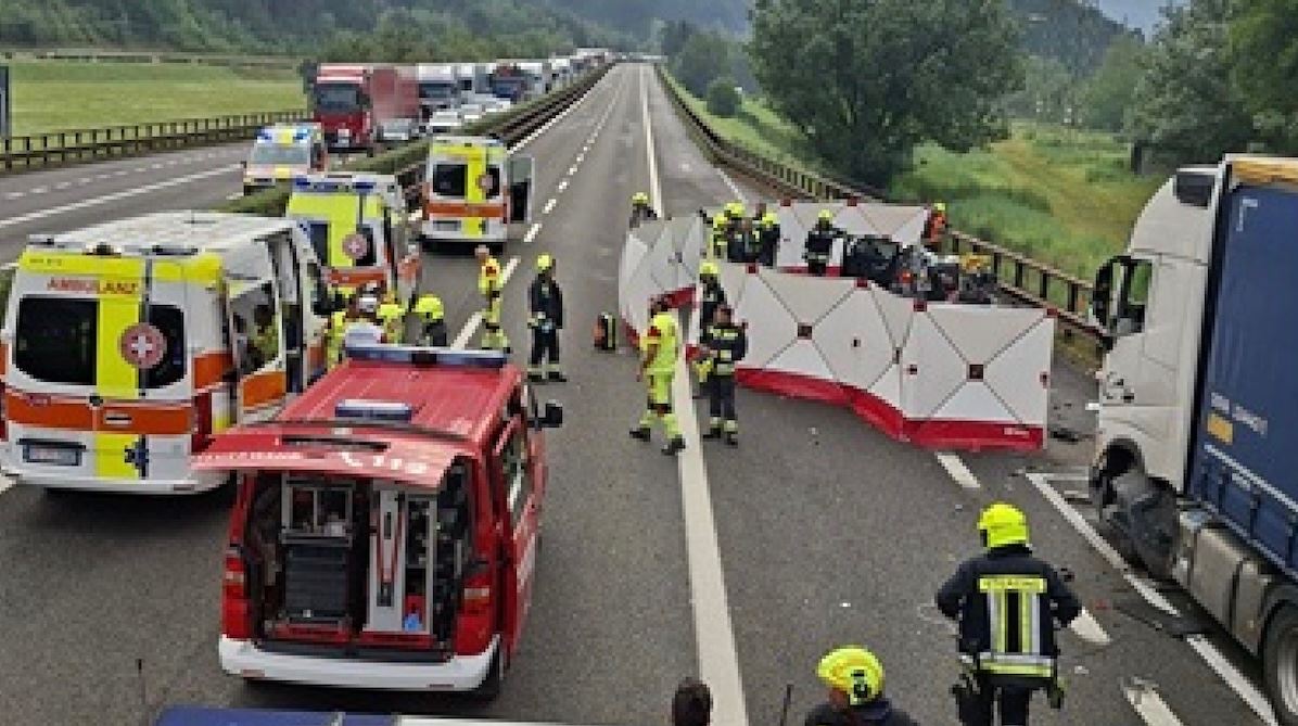 incidente mortale in autostrada mamma pap224 e figlie a bordo tragedia enorme da Caffeinamagazine.it incidente mortale in autostrada mamma pap224 e figlie a bordo tragedia enorme